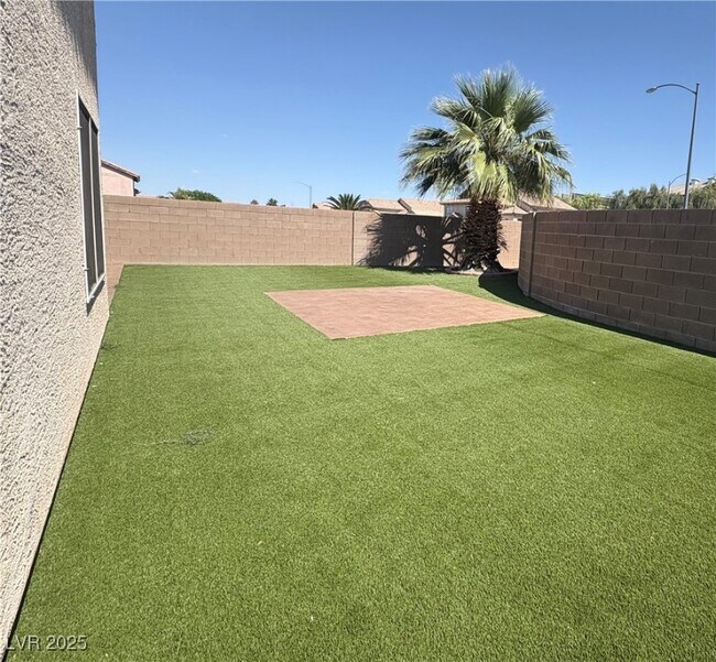 Foto del edificio - 4520 Grand Rock Dr