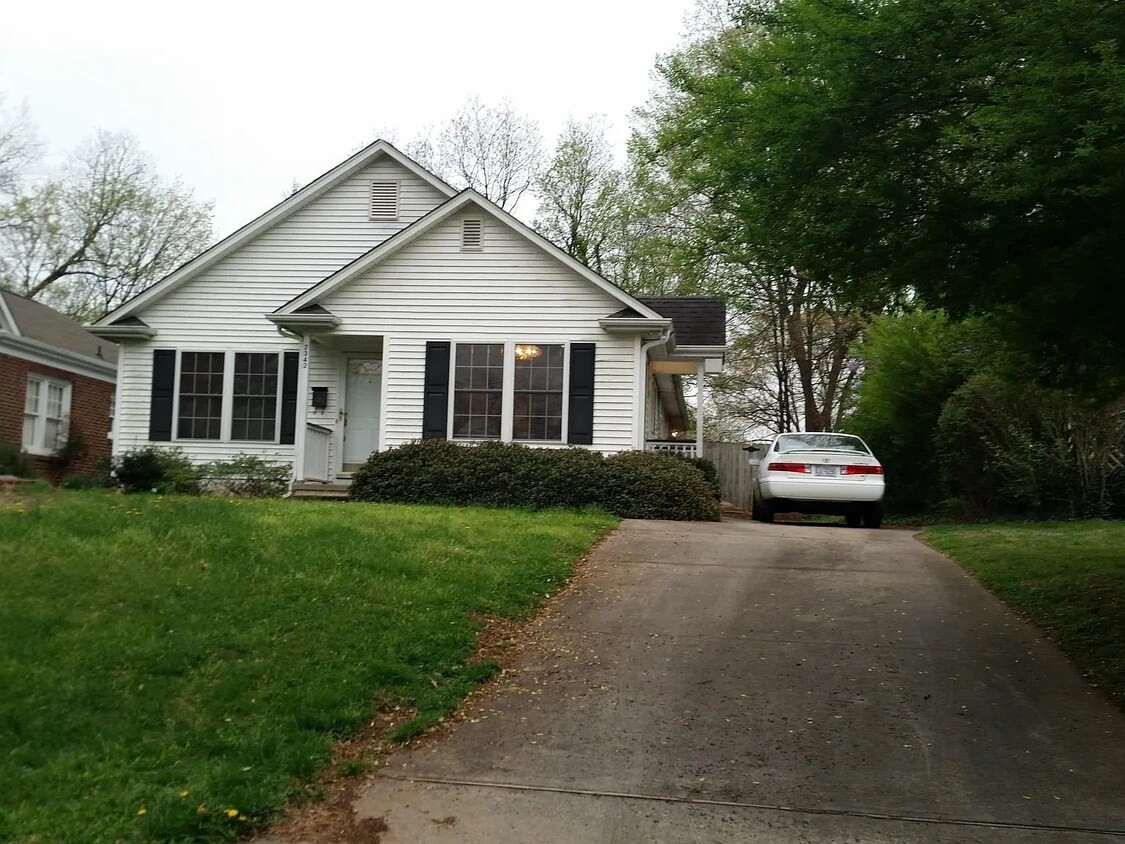 Foto principal - 2342 Walker Ave
