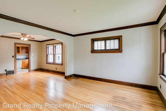 Foto del edificio - 3039 35th Ave S