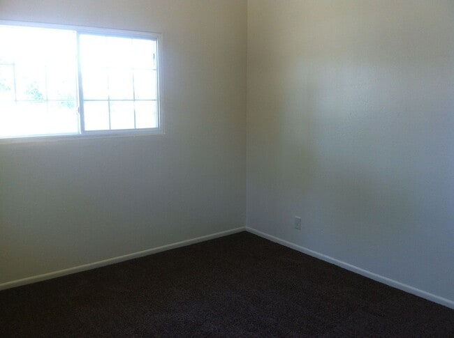 Building Photo - The city of Highland has the perfect 3 bed...