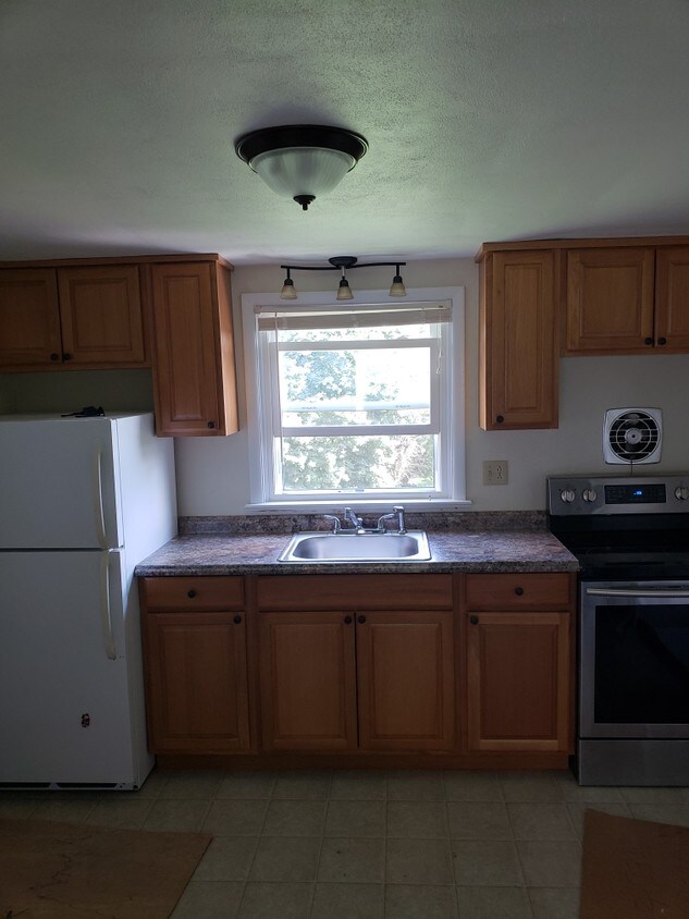 816 Cherry St, Bally, PA 19503 Apartments in Bally, PA