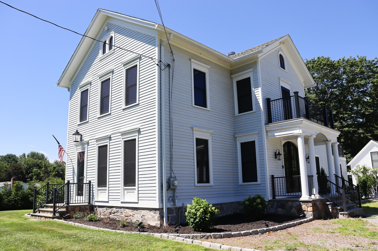 Primary Photo - 374 Grassy Hill Rd