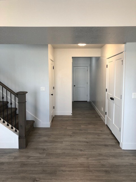 Building Photo - Beautiful 2 Bedroom Basement Apartment in ...