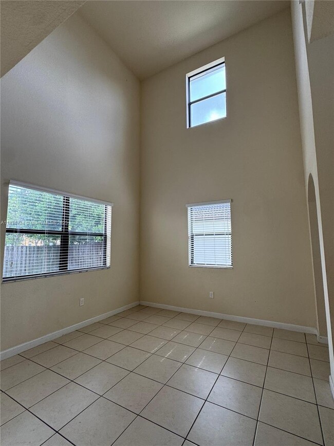 Foto del edificio - 9227 SW 227th Terrace