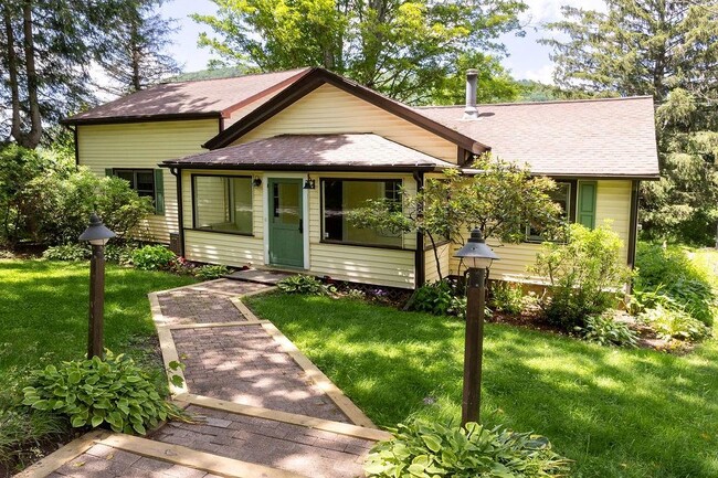 Building Photo - 272 Arbor Hill Rd Building Photo - 272 Arbor Hill Rd