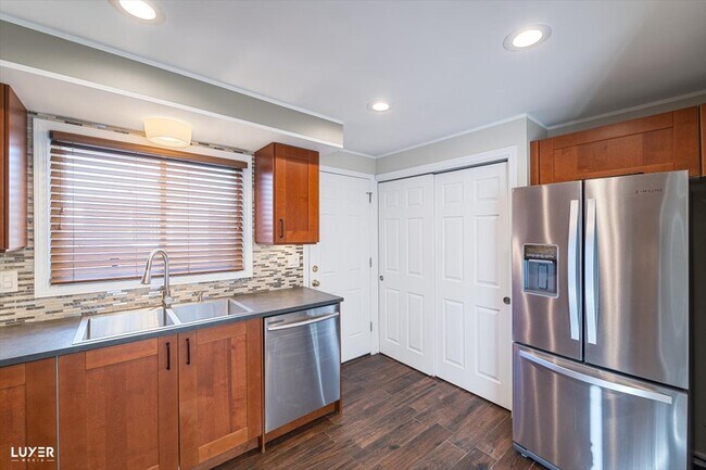 Foto del edificio - 9137 W Emerson St