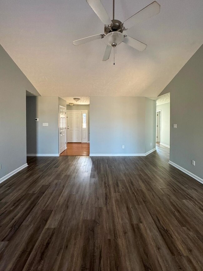 Building Photo - Charming 4 Bed 2 Bath Raeford Home