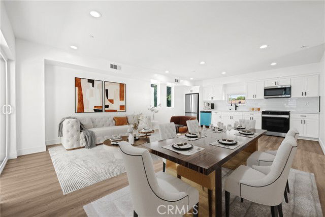 Building Photo - 6704 1/2 Kester Avenue, Los Angeles, CA 91405 - 4 BR 5 BA house