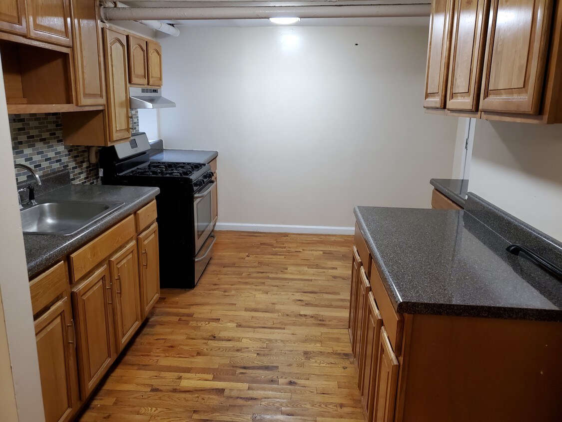 Primary Photo - 233 Weequahic Ave