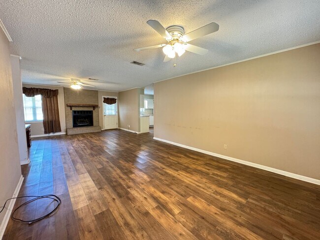 Foto del edificio - Beautiful 3 Bed 2 Bath Home