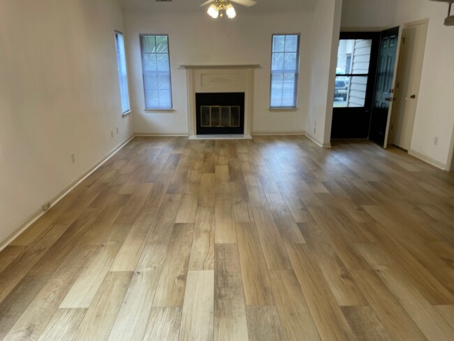 Foto del edificio - 23 Hidden Lake Ct