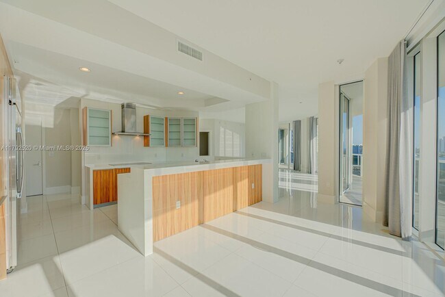 Foto del edificio - 4100 Island Blvd