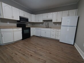 Building Photo - 3704 Fairview St SW