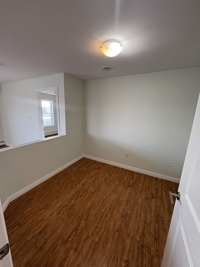 Den - 3150 Barrington St