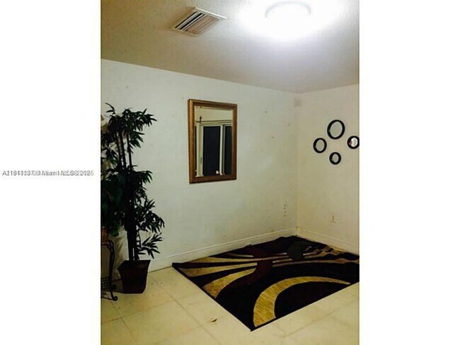 Foto del edificio - 1043 NW 4th St
