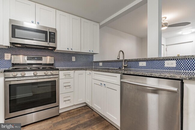 Building Photo - 2574 Riva Rd