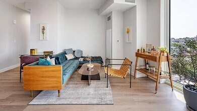 Building Photo - 595 Dean St