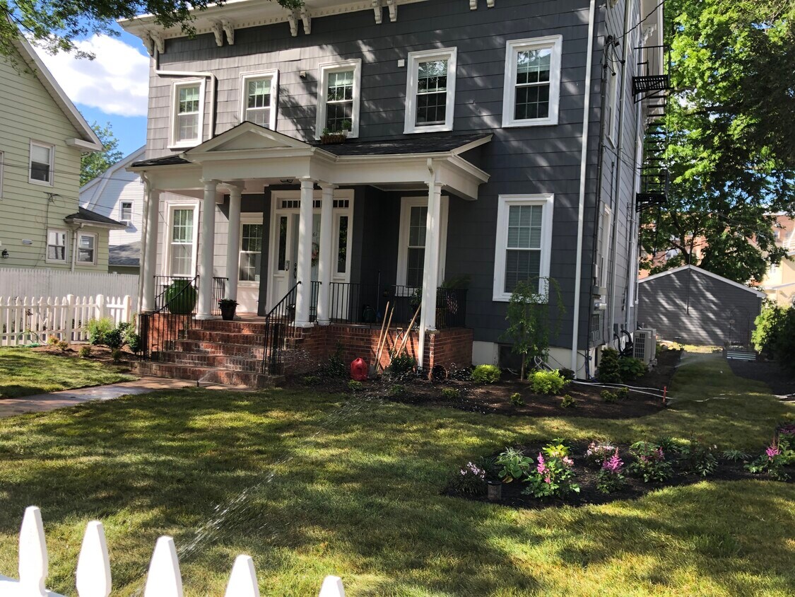 Primary Photo - 361 Belleville Ave