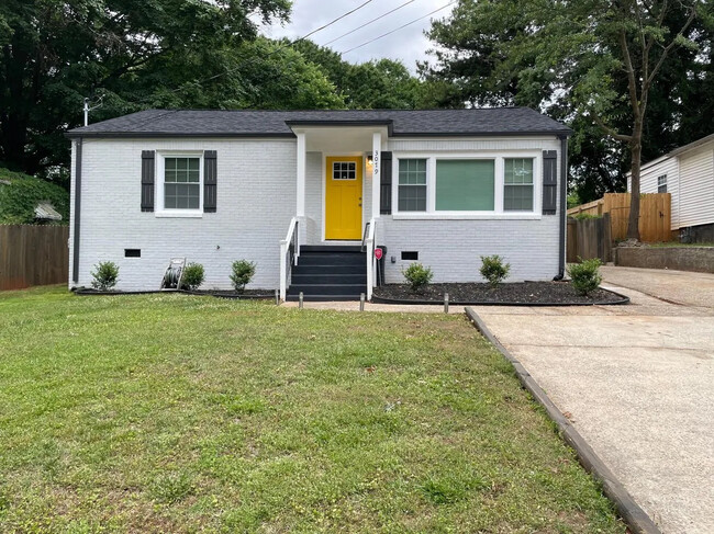 Building Photo - Room in House on Cloverhurst Dr