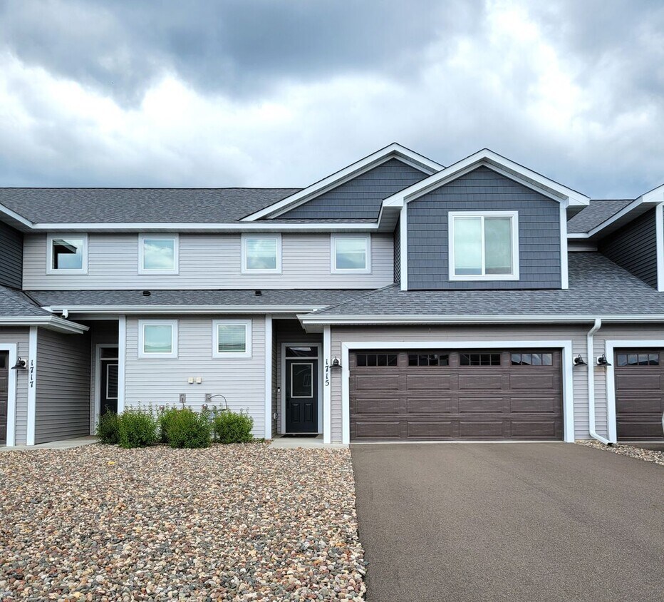 Foto principal - 2 Level Townhouse