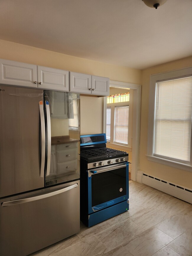 2/2 KITCHEN - 85 Manhattan Ave