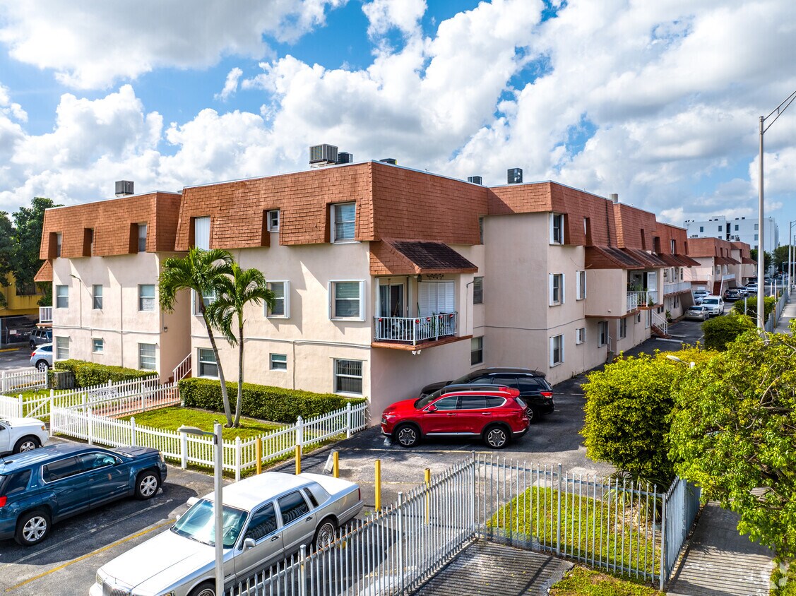 1590 W 46th St Hialeah, FL 33012 - Mile Apartment Condos