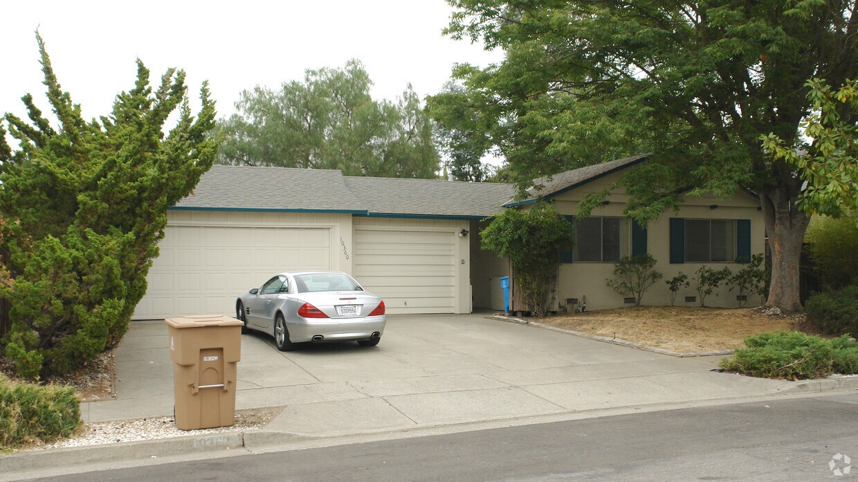 Primary Photo - 10360 A,B Walnut Ct