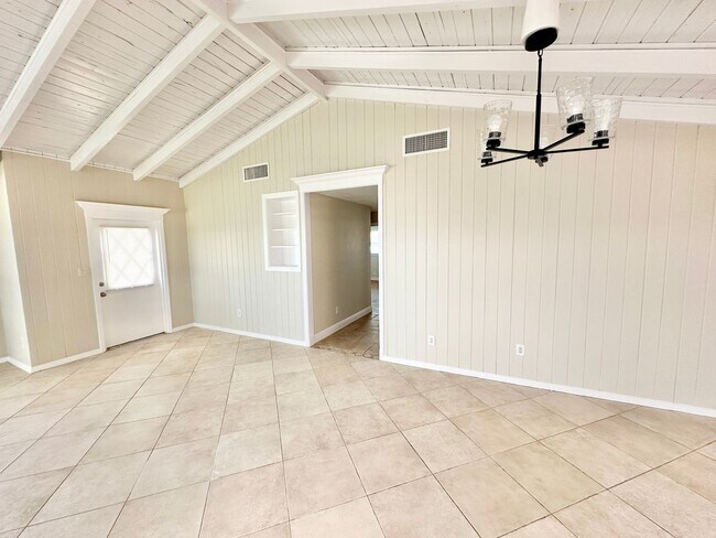 Foto del edificio - ** 3 BED / 2 BATH SINGLE FAMILY ** ANNUAL **  NAPLES GARDENS **