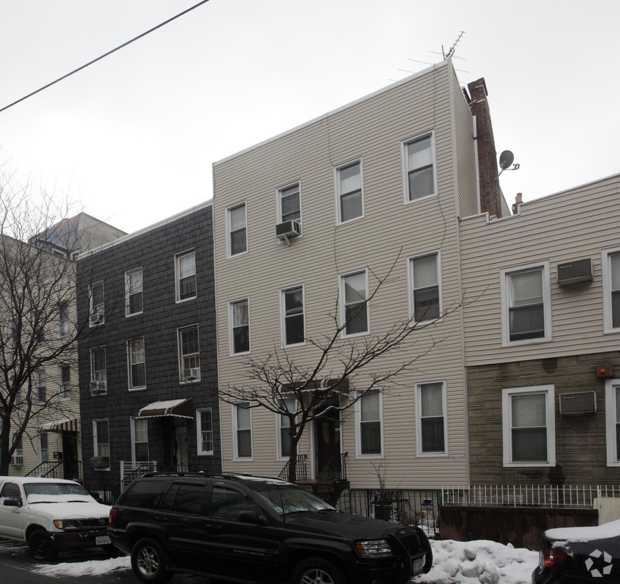 Primary Photo - 132 Huron St
