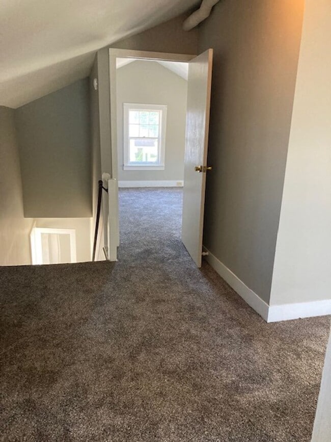 Building Photo - 809 Center St