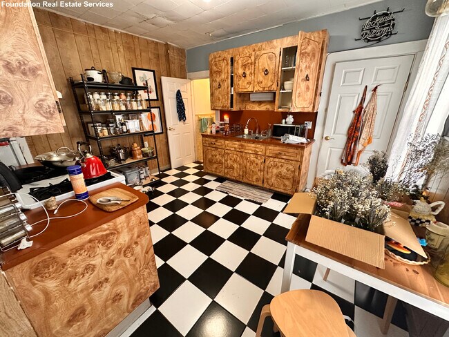 Building Photo - 202 Market St