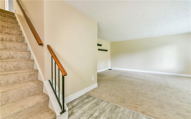 Building Photo - 4413 Laurel Oak Dr