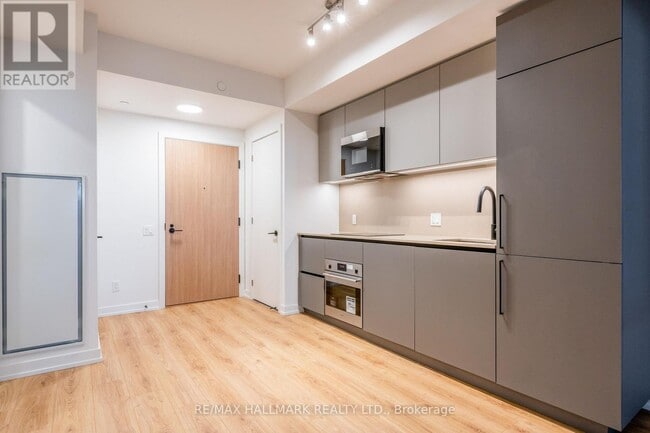 Building Photo - 35 Parliament St