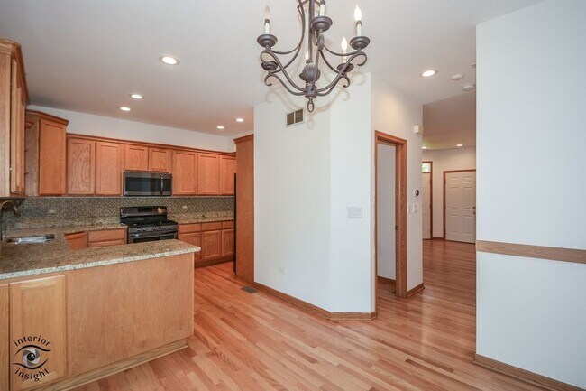 Building Photo - 8810 W 84th St