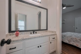 Building Photo - 11826 Legend Manor Dr