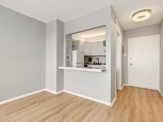 Foto del edificio - 5500 Friendship Blvd