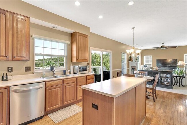 Building Photo - 230 Cliffside Dr