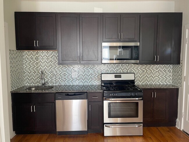 Foto del edificio - 2482 S Blue Island Ave