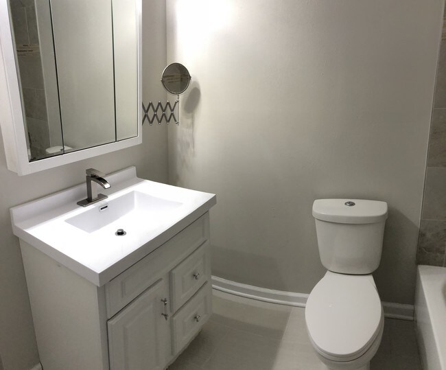 Foto del edificio - 5605 Lakeside Dr