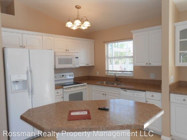 Building Photo - 3 br, 2 bath House - 2721 SW 12 Ave