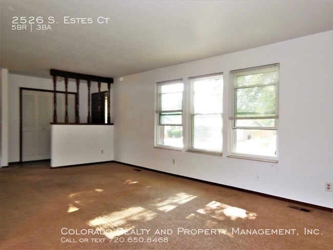 Foto del edificio - Gorgeous 5 bedroom Home in Lakewood