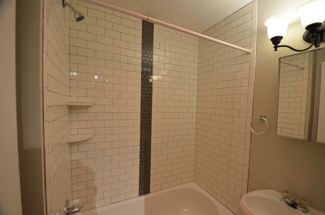 Building Photo - Unfurnished, 10 minutes from Downtown Breck!