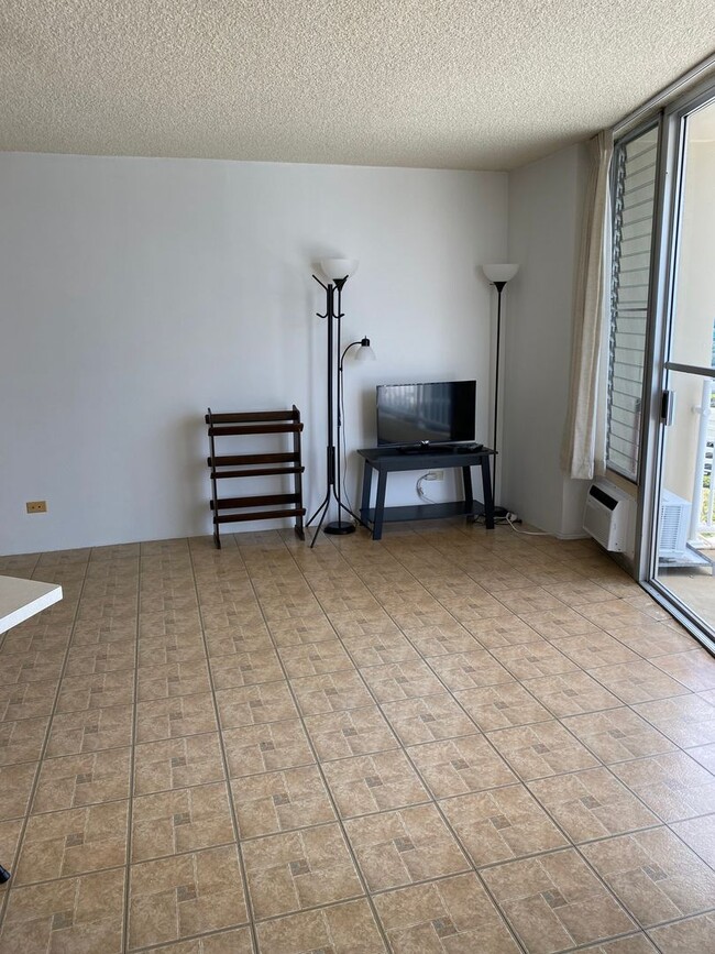 Building Photo - A partially furnished studio with lanai an...