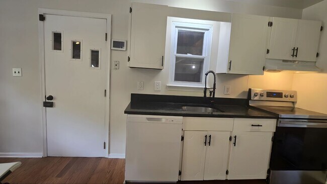 Building Photo - 814 Stag Way