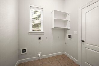 Building Photo - 107 Island Blvd