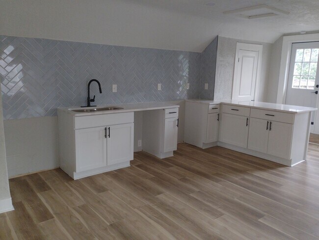Foto del edificio - 1712-1714-1714 Bryden Rd