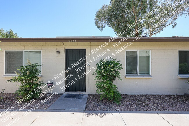 Building Photo - 3333 S Parkside Dr
