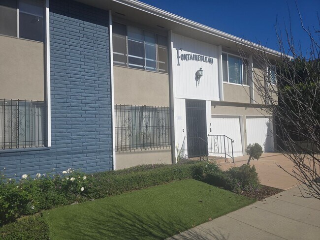 Foto del edificio - Spacious 2BR/2BA Near the Beach — Garage, Pets OK, Available Now