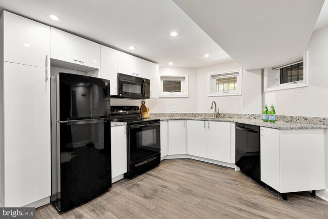 Foto del edificio - 3576 13th St NW