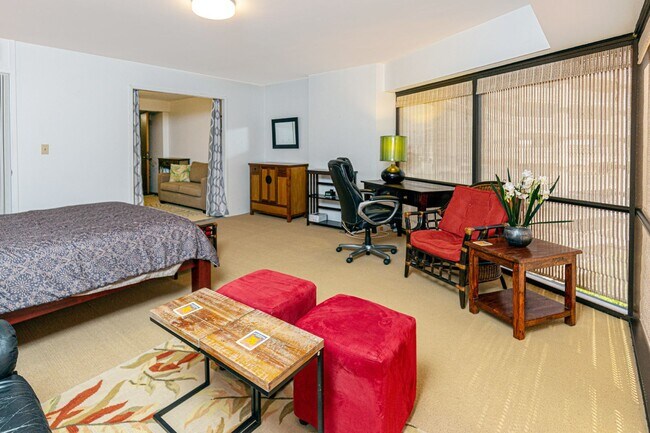 Foto del edificio - 1 BD Fully Furnished Downtown Location